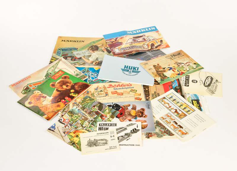 Konvolut Prospekte + Kataloge 60/70er Jahre: Bundle Brochures + Catalogues from the 60/70s, treasure trove, please inspect