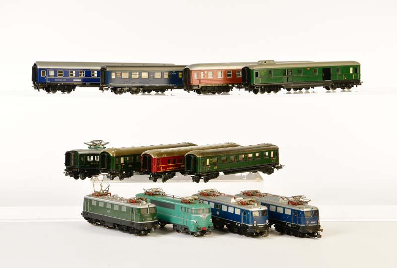 Maerklin, 4 Loks + 8 Wagen (1 of 1)
