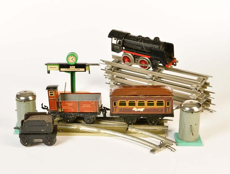 Bing u.a., Lok, 2 Wagen + Zubehoer: Bing a.o., Loco, 2 Wagons + Accessories, gauge 0, tin, C 1-2