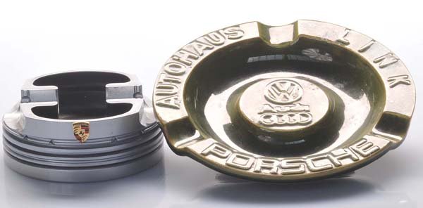 Porsche: Porsche ash tray (from Porsche training workshop) in shape of plunger, + car Autohaus Link Porsche ash tray, condition 1, Porsche Aschenbecher (aus Porsche Lehrwerkstatt) in Kolbenform, 50er Jahre, + 