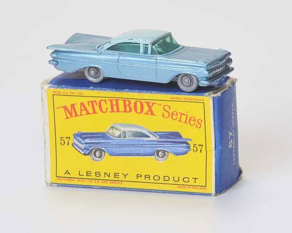 Matchbox: English Description: Matchbox, Chevrolet Impala, England, 1:64, diecast, original box condition 3, siedelashes are missing, condition 2 Deutsche Beschreibung: Matchbox, Chevrolet Impala, England, 1:6