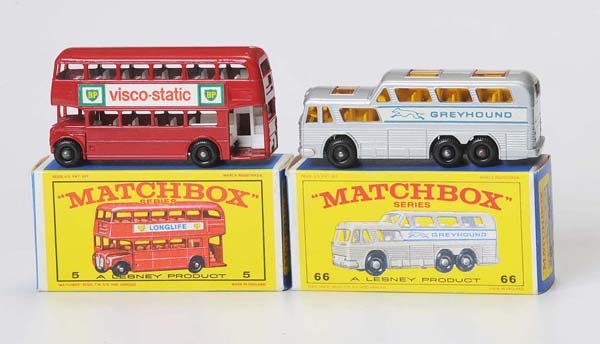 Matchbox: English Description: Matchbox, Greyhound Bus & London Bus, England, 1:64, diecast, original box condition 1-, condition 1 Deutsche Beschreibung: Matchbox, Greyhound Bus & London Bus, England, 1:64, Dr
