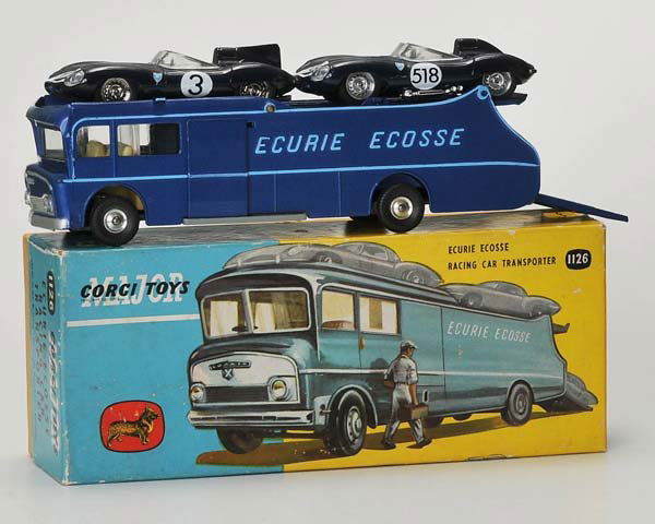 Corgi Toys: English Description: Corgi Toys, Racing-Transport (1126), England, 1:43, diecast, original box condition 1, with 2 Brumm-Jaguars, condition 1, Deutsche Beschreibung: Corgi Toys, Renn-Transporter (112