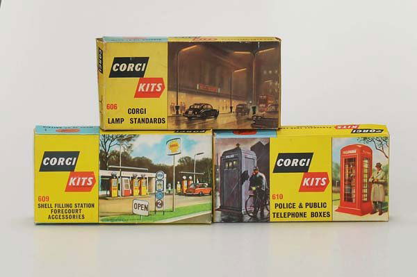 Corgi Toys: English Description: Corgi Toys, Kits 606, 609, 610 Lights, Petrol Station, Telephone Boxes, England, 1:43, diecast, original box condition 1, condition 1, Deutsche Beschreibung: Corgi Toys, Kits 606