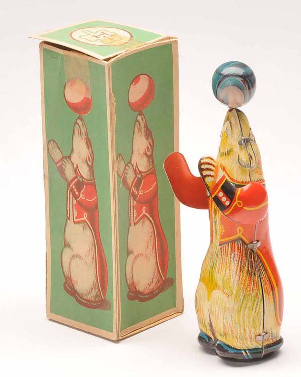 Hoefler: English Description: Hoefler, juggling Bear, US Z. Germany, 16cm, tin, windup ok, original box condition 1-2 one hanger ragged, apart from that good, condition 1 Deutsche Beschreibung: Höfler, jongl