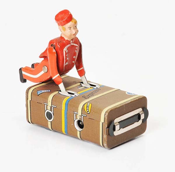 Gescha: English Description: Gescha, Baggage Boy, Germany prewar, 9cm, tin, windup ok, condition 1- Deutsche Beschreibung: Gescha, Koffer Boy, Germany VK, 9cm, Blech, Uhrwerk ok, Z 1-, (1118)