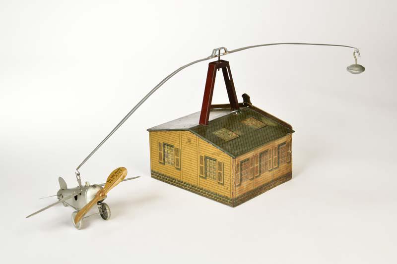 Bing, Flugspiel mit Hangar (1 of 2)