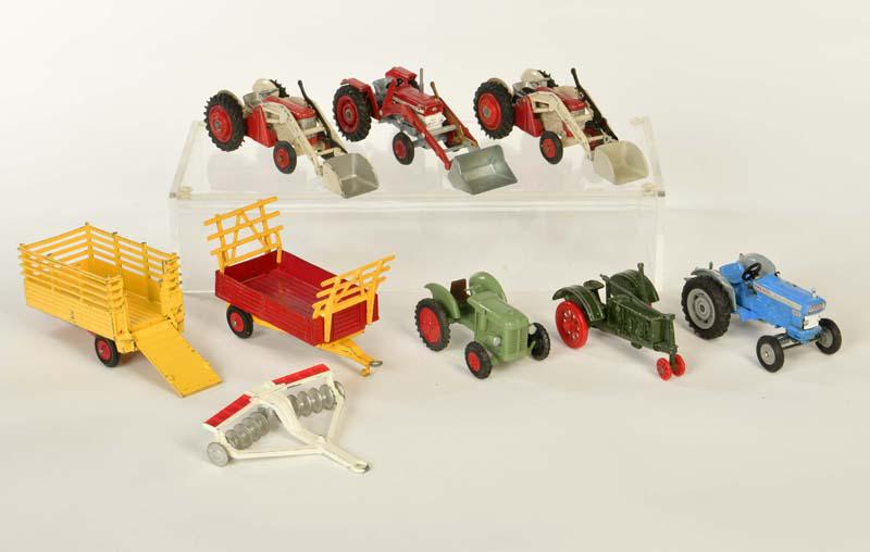 Corgi Toys u.a., Konvolut Traktoren + Zubehoer (1 of 1)