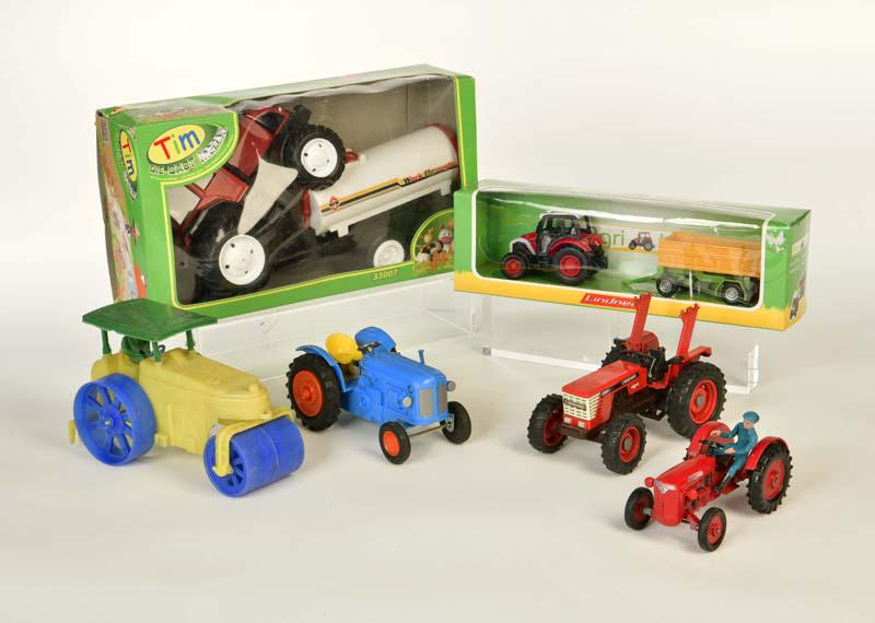 Lindner, Danka u.a, Konvolut Traktoren + Zubehoer (1 of 2)