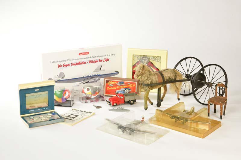 Schuco, Lehmann u.a., Konvolut Spielzeug (1 of 2)