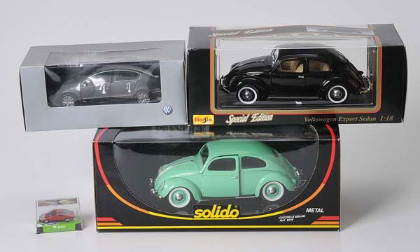 Convolute: Convolute Model Cars VW, original box condition 1, condition 1, Deutsche Beschreibung: Konvolut 2x VW Brezelkäfer, Maisto, Solido, 1:18 VW Passat, AMW, 10 Jahre VW Sachsen, VW Passat Coupé CC, 1:24,