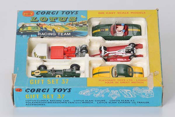 Corgi Toys: Corgi, Lotus Gift Set, 1/43, diecast, original box condition 2-, interlayer missing, condition 1 Deutsche Beschreibung: Corgi, Lotus Gift Set, 1/43, Druckguss, Okt Z 2-, Blister Folie fehlt, Z 1, (307