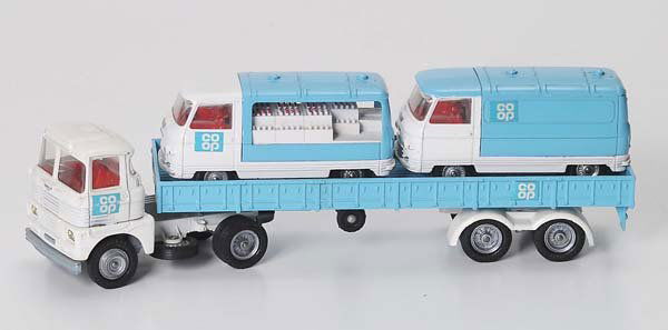 Corgi Toys: Corgi, 3x Co Op Advertising Cars, 1/43, diecast, condition 1 Deutsche Beschreibung: Corgi, 3x Co Op Werbefahrzeuge, 1/43, Druckguss, Z 1, (3071)