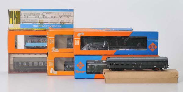 Roco: Roco and others, 8 Coaches, Austria and others, H0, mixed condition, mainly good, Deutsche Beschreibung: Roco u.a., 8 Waggons, Austria u.a., H0, gemischter Zustand, meist gut, (2743)
