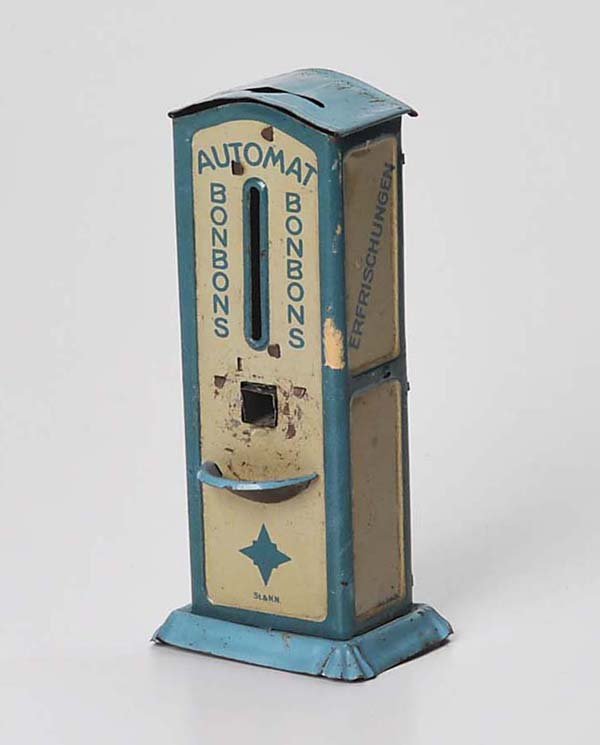 Unknown: Savings Box Automat, Germany prewar, 13cm, tin, minimal paint damage, condition 2 Deutsche Beschreibung: Spardosen Automat, Germany VK, 13cm, Blech, minimale Lackmängel, Z 2, (3065)
