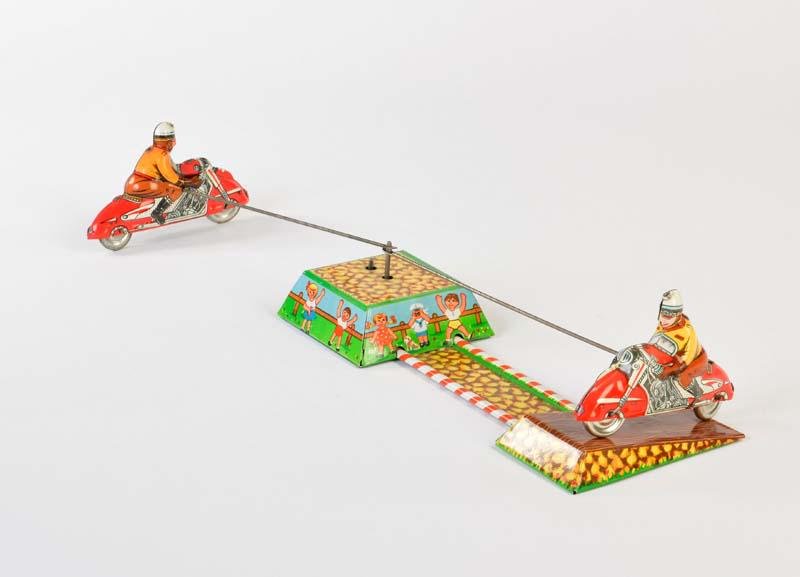 Huki, Motorrad Spiel (1 of 3)