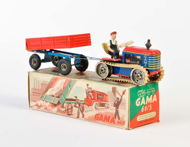 Gama, Traktor mit Anhaenger (1 of 3)