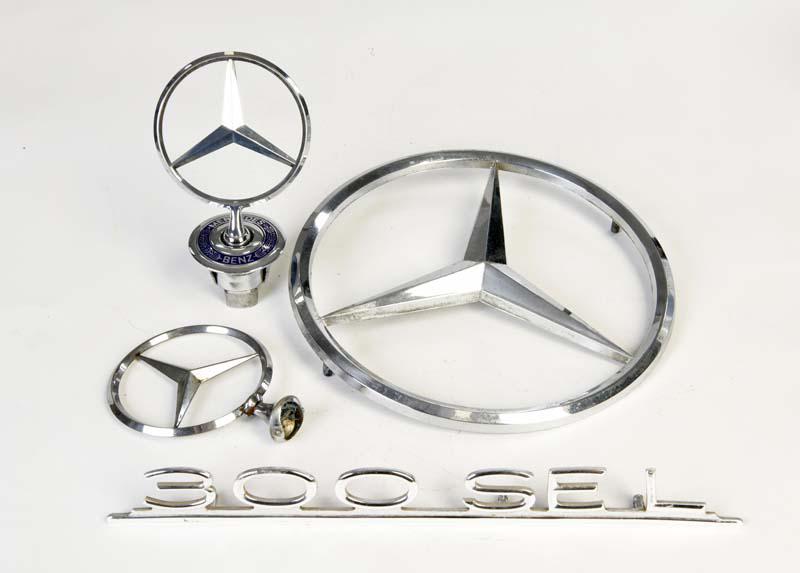 Mercedes, Typenschild + Embleme (1 of 1)