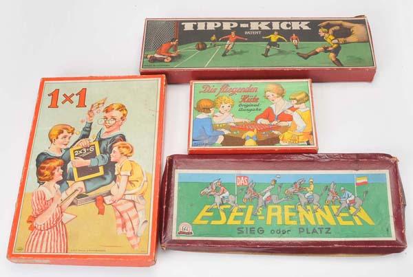 Game: Convolute Prewar Games, Germany, mixed condition, included: Tipp Kick, Deutsche Beschreibung: Konvolut VK Spiele, Germany, gemischter Zustand, dabei: Tipp Kick, (2400)