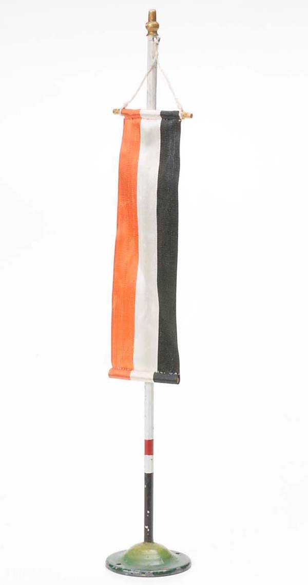 Märklin: Maerklin, Flag, germany prewar, minimal paint damage, condition 2 Deutsche Beschreibung: Märklin, Fahne, Germany VK, min. Lackmängel, Z 2(11)