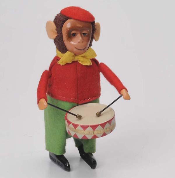 Schuco: Schuco, Monkey with Drum and green Trousers, W-Germany, 12 cm, windup ok, condition 1 Deutsche Beschreibung: Schuco, Affe mit Trommel und grüner Hose, W-Germany, 12 cm, Uhrwerk ok, Z 1, (2214)