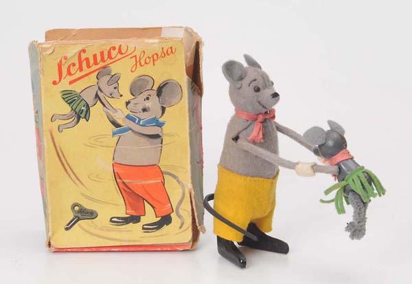 Schuco: Schuco, Dancing figure 'Mouse with child', Germany, 12 cm, windup ok, original box condition 4, Z 1- Deutsche Beschreibung: Schuco, Tanzfigur ' Maus mit Kind', Germany,12 cm, Uhrwerk ok, Okt Z 4, Z 1-