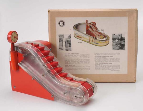 Günthermann: Guenthermann, Car Race Course with Escalator-Lift, W.-Germany, mixed material, drive defective, original box condition 1-, condition 2 Deutsche Beschreibung: Günthermann, Autorennbahn mit Rolltreppen
