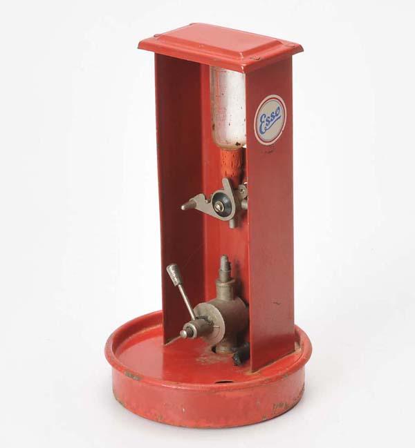 Doll: Doll, Gas Pump 'Esso', Germany prewar, tin, tube missing, otherwise condition 2, Deutsche Beschreibung: Doll, Tanksäule 'Esso', Germany VK, 16 cm, Blech, Schlauch fehlt, sonst Z 2, (869)