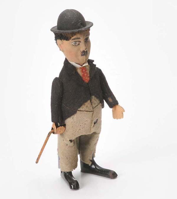 Schuco: Schuco, Charly Chaplin, Germany prewar, 17 cm, windup ok, pants disrupted + with cracks, otherwise good Deutsche Beschreibung: Schuco, Charly Chaplin, Germany VK, 17 cm, Uhrwerk ok, Hose zerissen + mi