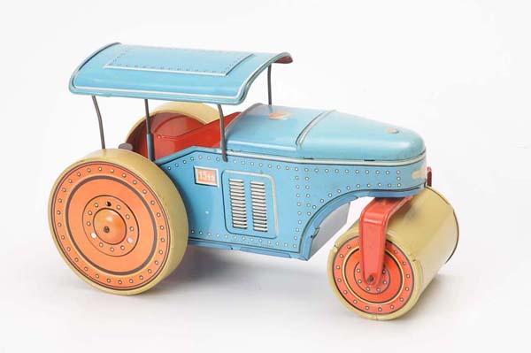 Tippco: Tippco, Roller, W-Germany, 20 cm, tin, windup ok, a little bleached, condition 2-, Deutsche Beschreibung: Tippco, Walze, W-Germany, 20 cm, Blech, Uhrwerk ok, etwas ausgeblichen, Z 2-, (2214)