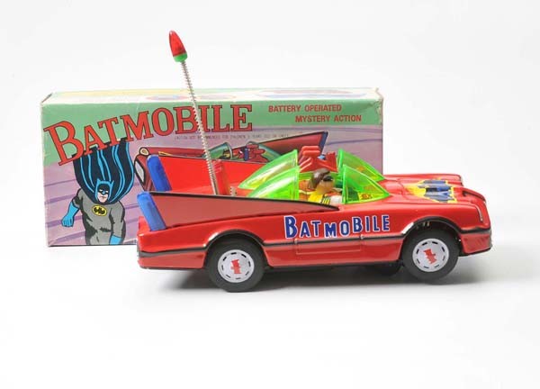 Bat Mobile: Batmobile, Taiwan, 25 cm, tin, battery drive ok, originalbox condition 1-, condition 1 Deutsche Beschreibung: Batmobile, Taiwan, 25 cm, Blech, Elektroantrieb ok, Okt Z 1-, Z 1, (3185)
