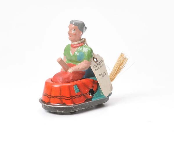 Göso: Göso, Witch on Broom, US Zone Germany, 11 cm, tin, windup ok, minimal paint damage, unused, condition 1-2 Deutsche Beschreibung: Göso, Hexe auf Besen, US Zone Germany , 11 cm, Blech, Uhrwerk ok, min