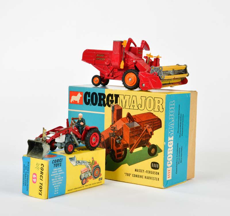 Corgi Toys, Massey Ferguson Mahdrescher + Traktor (1 of 1)