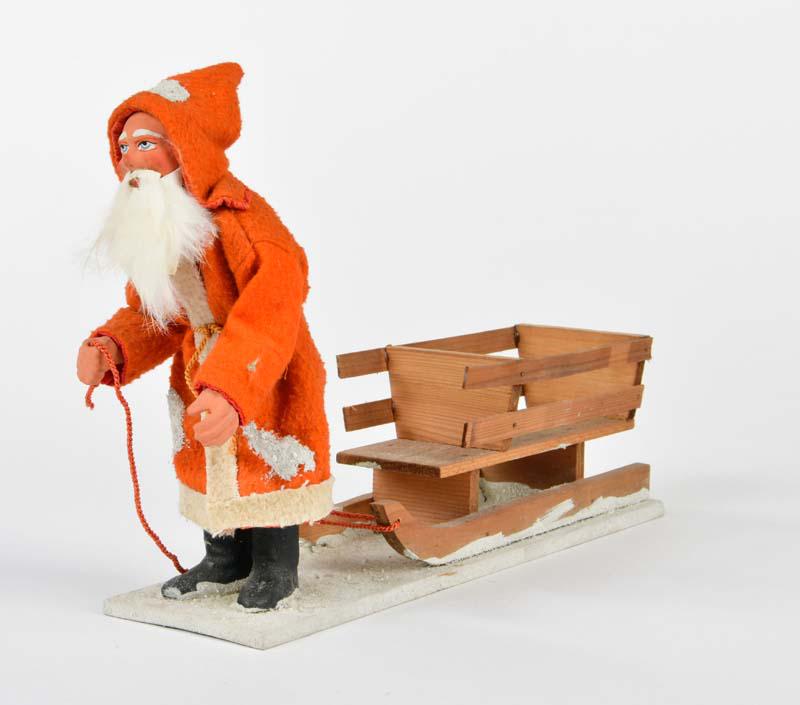 Erzgebirge, Weihnachtsmann mit Schlitten (1 of 1)
