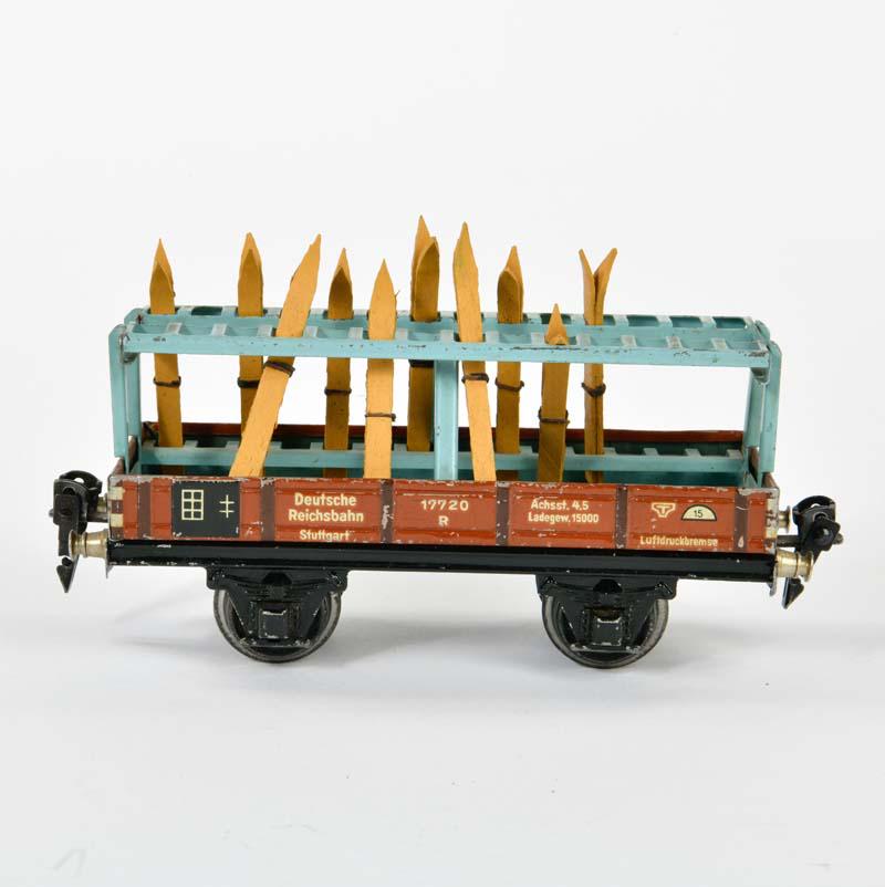 Marklin, Ski Wagen mit 10 Paar Ski (1 of 3)