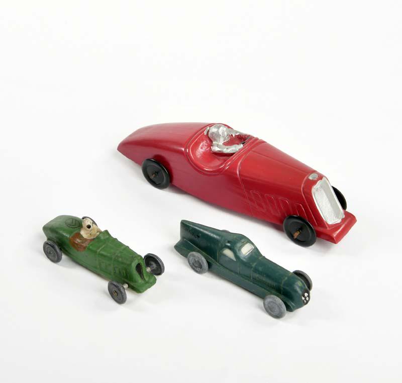 3x Citroen Rennwagen: 3x Citroen racing car, France, 10-18 cm, mixed constr., min. paint d., no drive, C 2