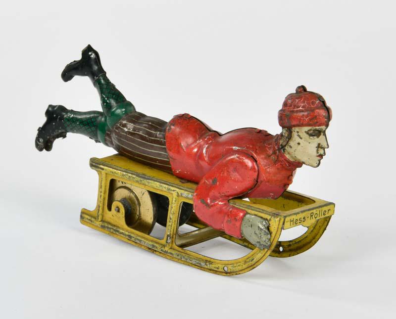 Hess, Junge auf Schlitten (1 of 3)