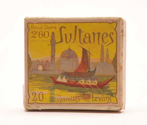 Cigarette Box: Cigarette Box 'Sultanes', paperboard, edges partially riped, condition 2- Deutsche Beschreibung: Zigarettenschachtel 'Sultanes', Pappe/Papier, 8x8cm, Ränder teilw. eingerissen, Z 2-, (3222)