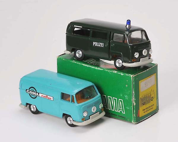 Gama: Gama, 2 VW buses, 1:43, W.-Germany, minimal damage to paint, original box condition 2, condition 2+ Deutsche Beschreibung: Gama, 2 VW Busse, 1:43, W.-Germany, min. Lackmängel, Okt. Z 2, Z 2+(2300)