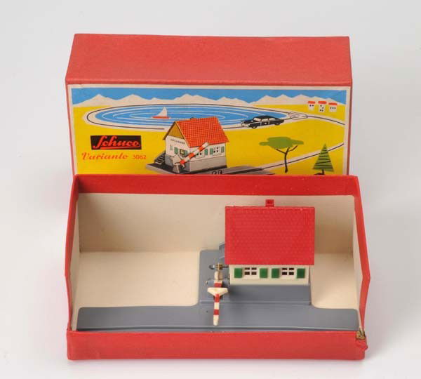 Schuco: Schuco, customs facilities no. 3062, W.-Germany, plastic, original box condition 1, condition 1 Deutsche Beschreibung: Schuco, Zollstation No 3062, W.-Germany, 21x12 cm, Kunststoff, Okt Z 1, Z 1, (28