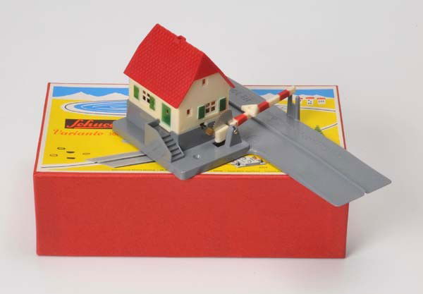 Schuco: Schuco, customs facilities no. 3062, W.-Germany, plastic, original box condition 1, condition 1 Deutsche Beschreibung: Schuco, Zollstation No 3062, W.-Germany, 21x12 cm, Kunststoff, Okt Z 1, Z 1, (28