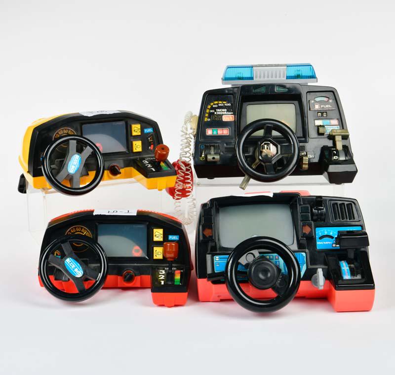 4 Spielekonsolen: 4 game consoles, function partly ok + partly defective, 80s, traces of usage
