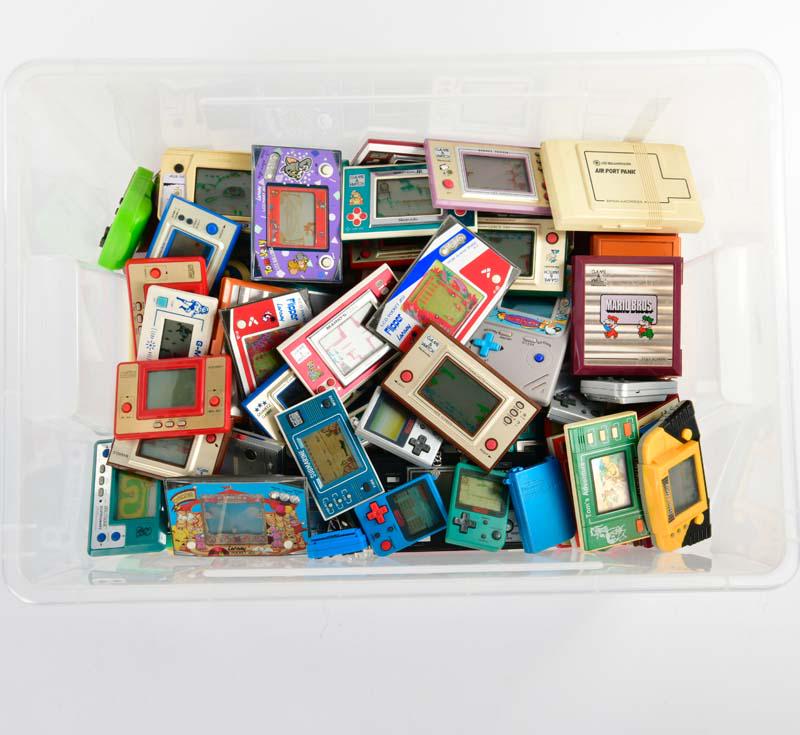 Konvolut handliche Konsolen (Mario u.a.): Bundle of handy consoles (Mario a.o.), function partly ok, traces of usage