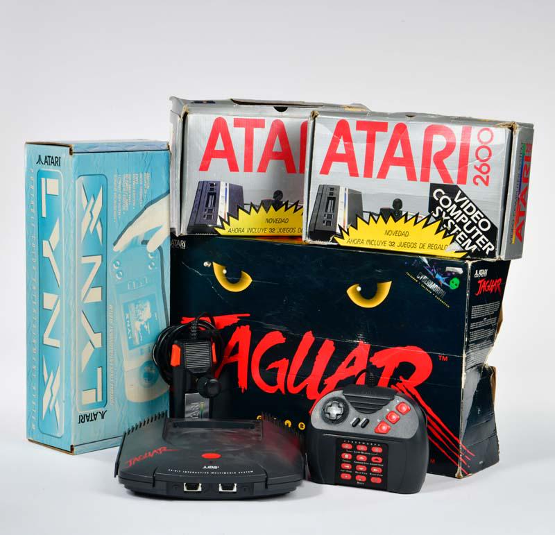 2x Atari 2600, 1x Atari lynx + 2x Atari Jaguar Edition (1 of 1)