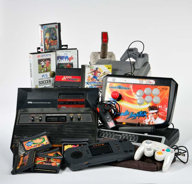 Konvolut Konsolen, Controller, Spiele u.a. (1 of 1)