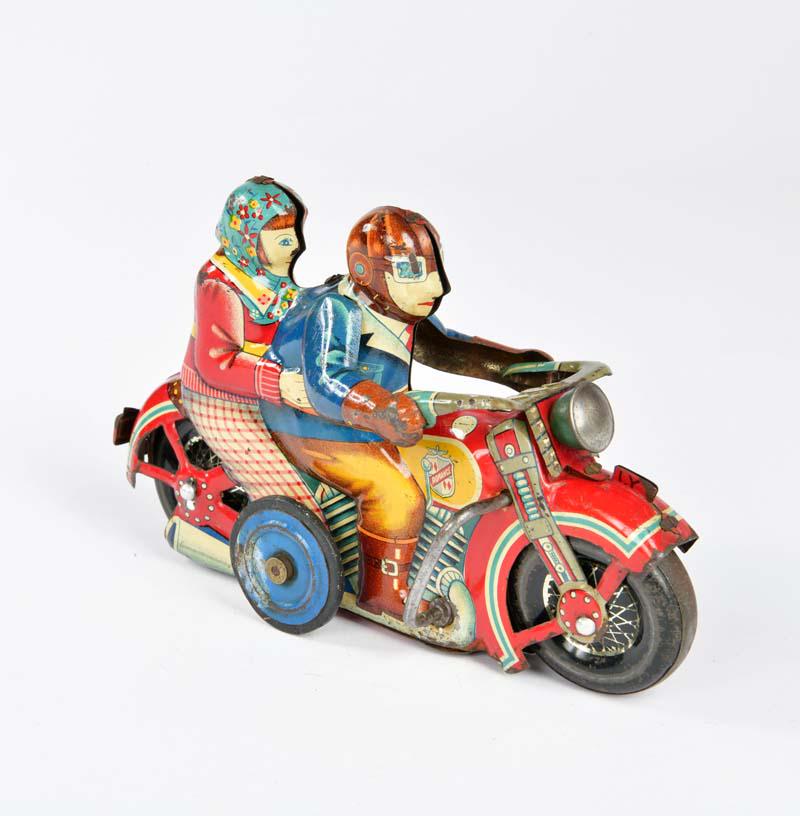 IY Metal Toys, Motorrad Romance (1 of 2)