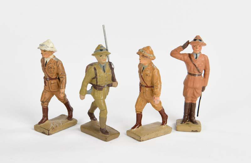 Lineol, 4 italienische Soldaten in Tropenuniform: Lineol, 4 Italian soldiers in tropical uniform, Germany pw, 7,5 cm, composite, paint d., 1x repainted, C 2