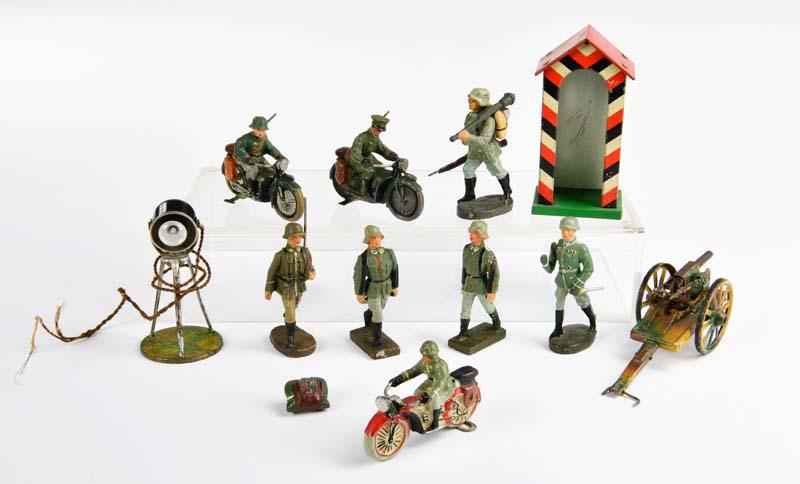 Lineol/Elastolin, 3 Kradfahrer, Wachhauschen u.a. (1 of 1)