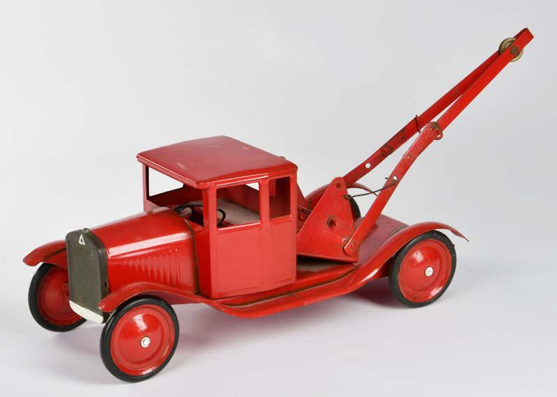 Triang, Kranwagen: Triang, crane truck, England, 58 cm, tin, paint d., not complete, please inspect, C 2-3