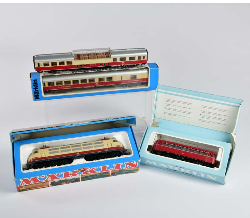 Marklin, Lok 3054, Schienenbus 3016 + 2 Wagen (1 of 1)